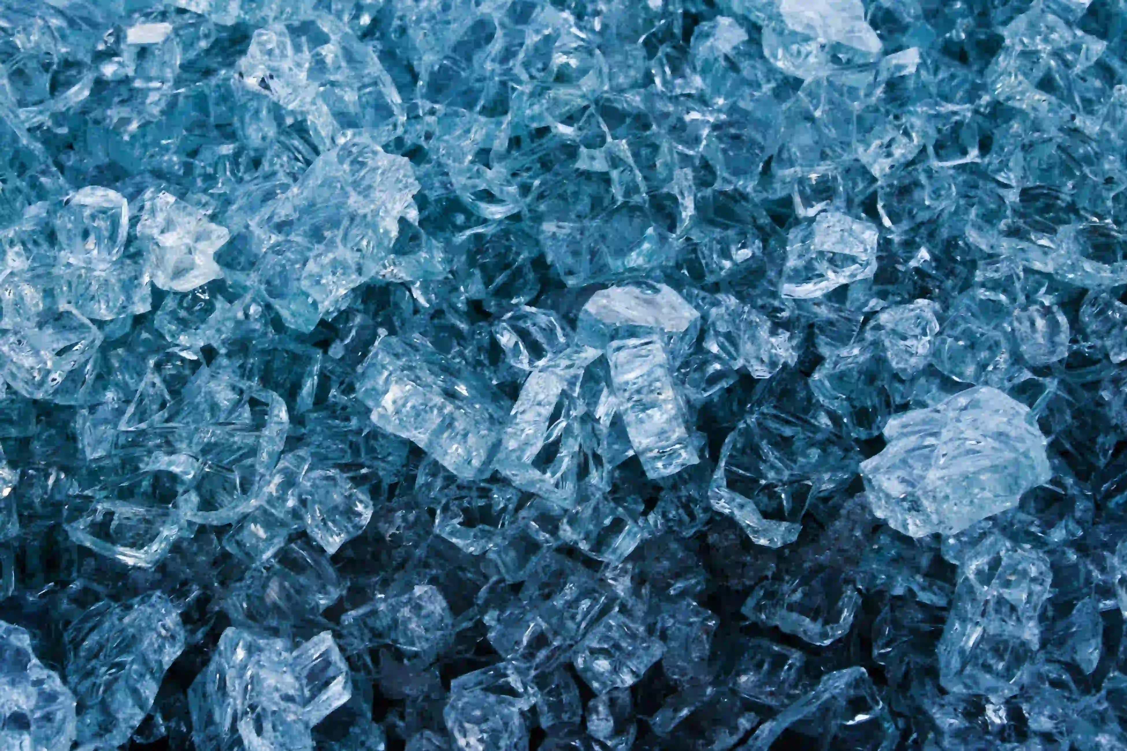 Comparison of dry ice and regular ice cubes